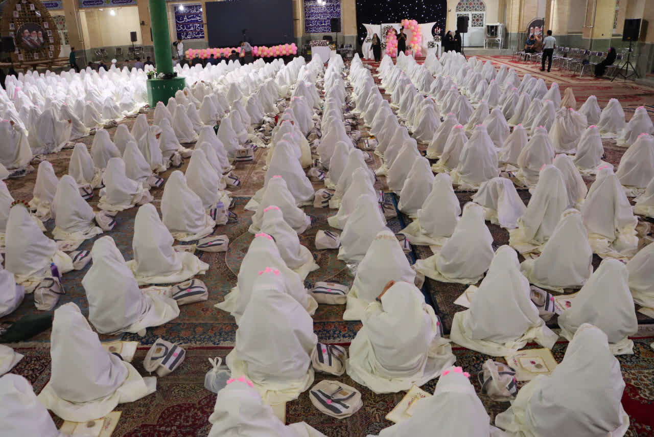 مراسم جشن تکلیف هفتصد دانش آموز دختر بافقی برگزار شد+ تصاویر