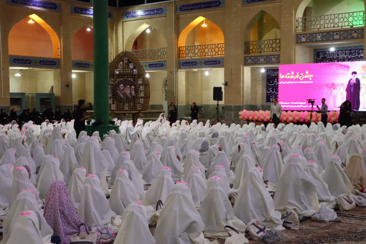 مراسم جشن تکلیف هفتصد دانش آموز دختر بافقی برگزار شد+ تصاویر