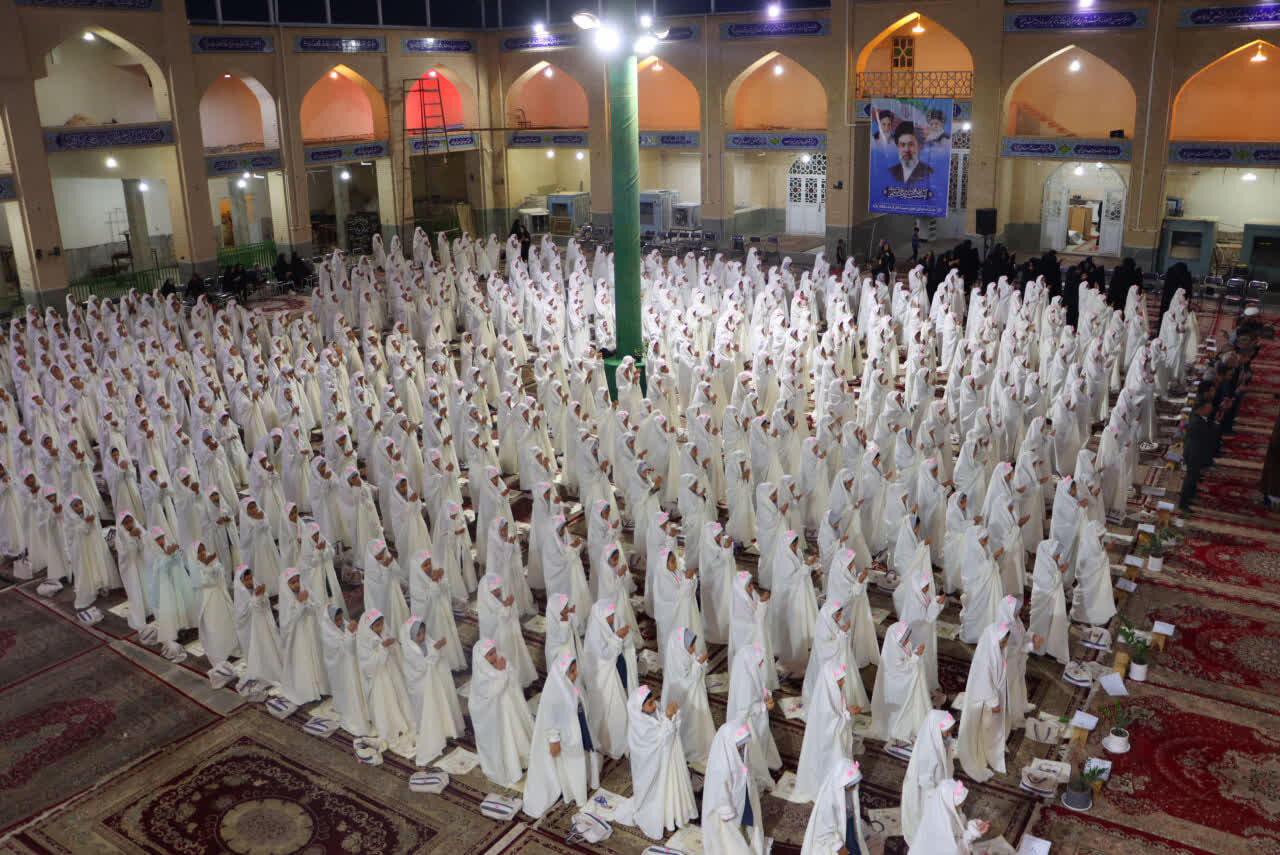 مراسم جشن تکلیف هفتصد دانش آموز دختر بافقی برگزار شد+ تصاویر