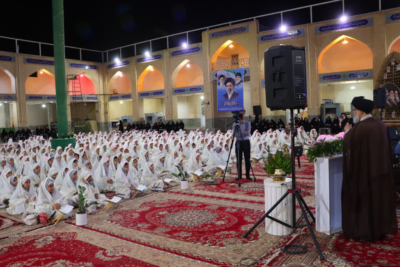مراسم جشن تکلیف هفتصد دانش‌آموز دختر بافقی برگزار شد+ تصاویر