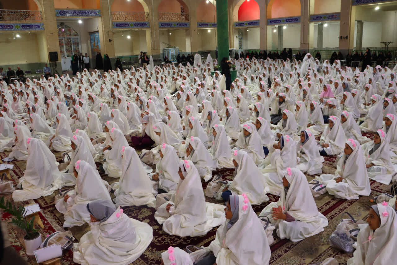 مراسم جشن تکلیف هفتصد دانش آموز دختر بافقی برگزار شد+ تصاویر