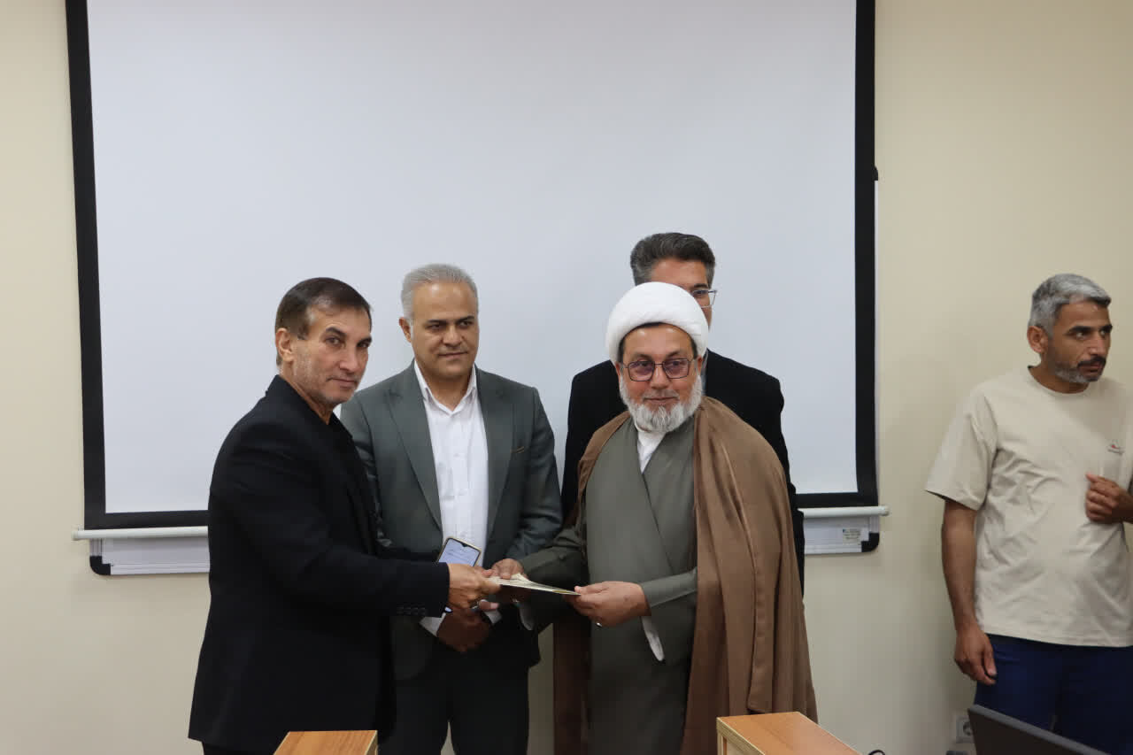 نماینده آیت‌الله‌العظمی سیستانی در نشست رسمی شورای اسلامی شهر کاشان شرکت کرد+تصاویر