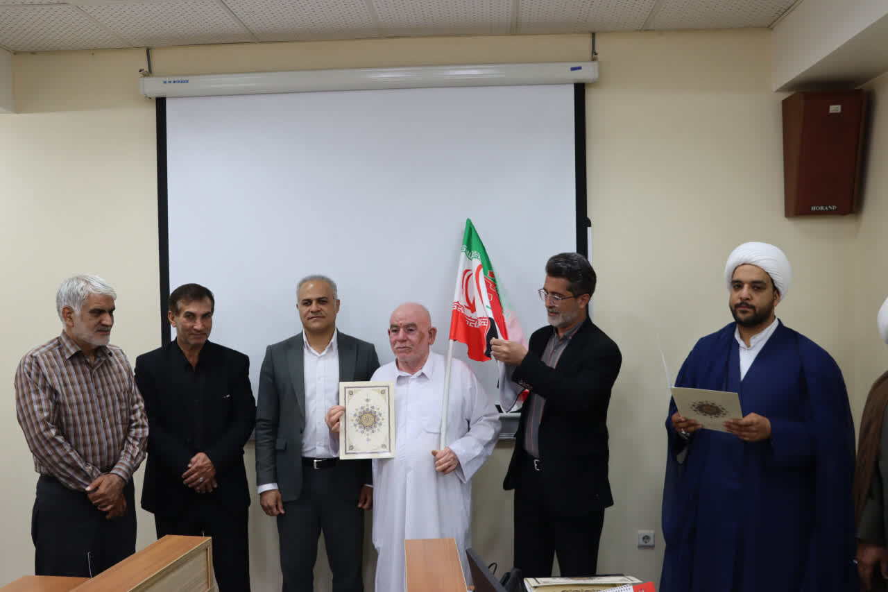 نماینده حضرت آیت الله العظمی سیستانی در نشست رسمی شورای اسلامی شهر کاشان شرکت کرد+تصاویر