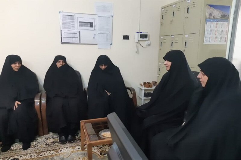 حضور در جامعه، اصل اول ولایتمداری است
