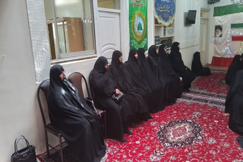 حضور در جامعه، اصل اول ولایتمداری است