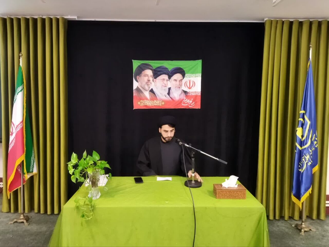 بیانیه‌ها و مواضع رهبر انقلاب نشان‌گر صلابت، قاطعیت، اشراف بر مسائل کشور، و قدرت هدایت ایشان است/ انتخاب رهبر انقلاب بر پایه‌ شایستگی، فقاهت، تدبیر و احراز صلاحیت انجام شده است