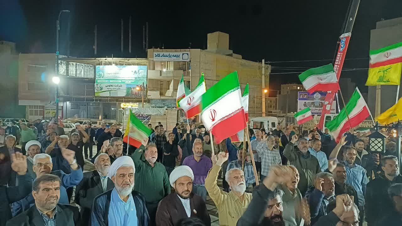 فیلم| هفتاد و یکمین شب حضور مردم زرندیه در میدان امام حسین (ع)
