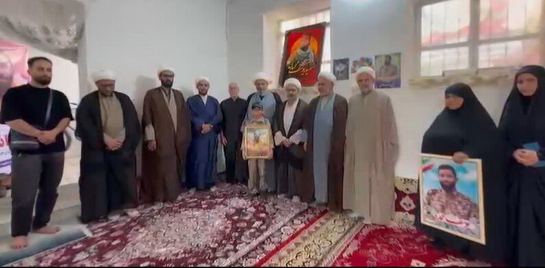 دیدار نماینده آیت‌الله یعقوبی با خانواده‌های شهدای جنگ تحمیلی سوم در کاشان