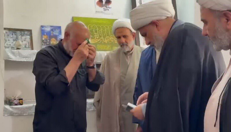 دیدار نماینده آیت‌الله یعقوبی با خانواده‌های شهدای جنگ تحمیلی سوم در کاشان