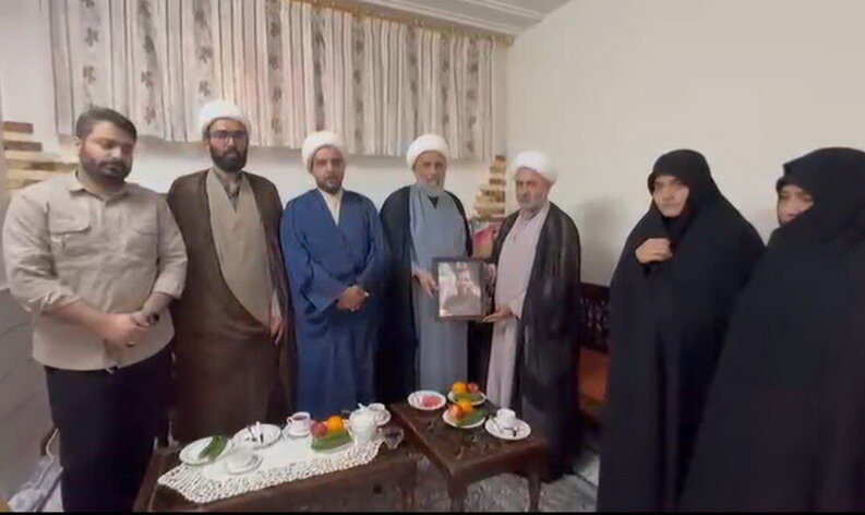 دیدار نماینده آیت‌الله یعقوبی با خانواده‌های شهدای جنگ تحمیلی سوم در کاشان