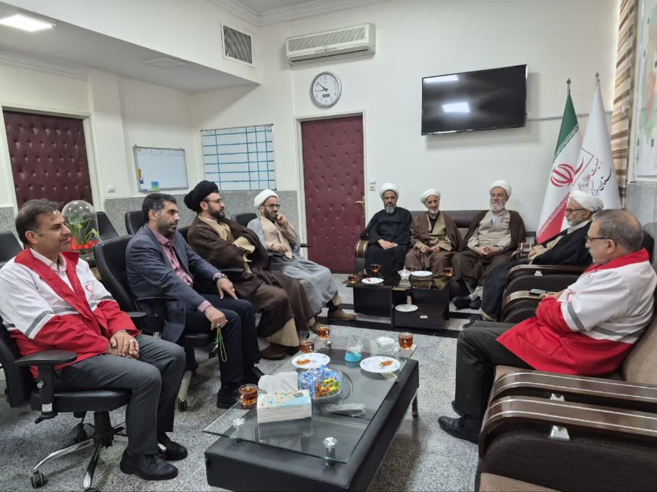 دیدار مشاور امور روحانیون استاندار مرکزی با مدیرعامل جمعیت هلال‌احمر استان/ تأکید بر تقویت هم‌افزایی معنوی و خدمت‌رسانی+عکس