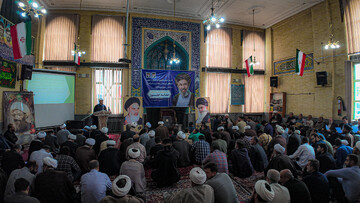 تصاویر/ گردهمایی فعالان فرهنگی حماسه حضور در مدرسه علمیه آیت‌الله آخوند همدان