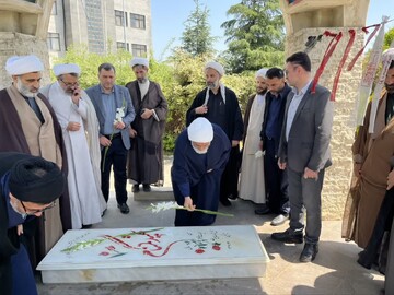 تصاویر/ حضور اساتید و طلاب «المهدی (ع)» در مزار شهدای گمنام دانشگاه آزاد اسلامی رامسر