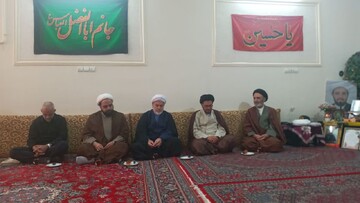 دیدار مسئولان مدارس علمیه بروجرد با خانواده‌های شهدای جنگ تحمیلی سوم