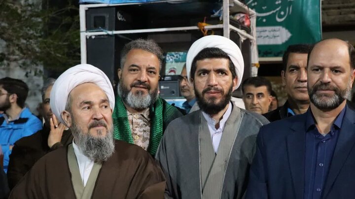 تصاویر/ هفتاد و دومین شب؛ حضور پر شور مردم در میدان اصلی شهرستان تکاب در حمایت از نظام اسلامی