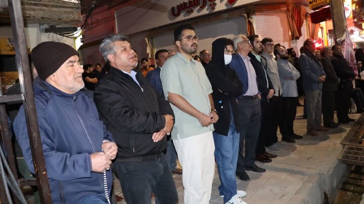 تصاویر/ هفتاد و دومین شب؛ حضور پر شور مردم در میدان اصلی شهرستان تکاب در حمایت از نظام اسلامی