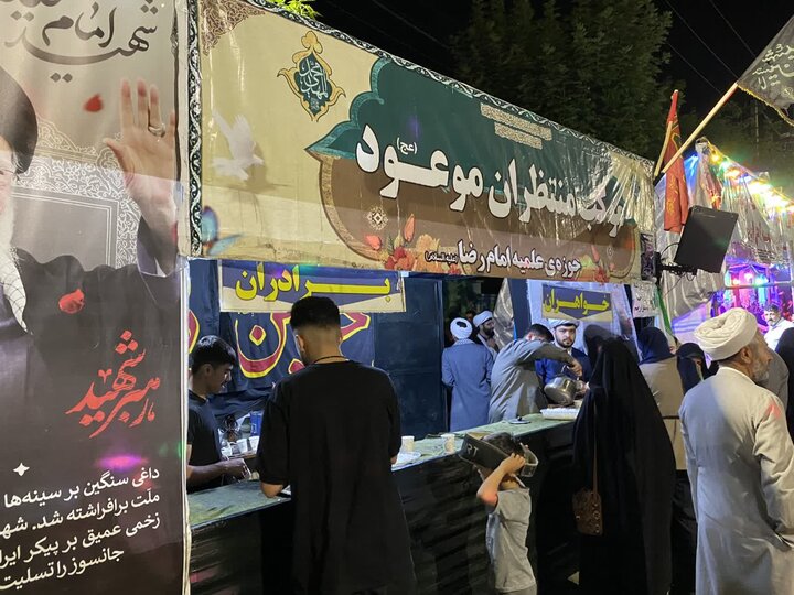 تصاویر/ استمرار فعالیت موکب فرهنگی تبیینی و پذیرایی مدرسه علمیه امام رضا علیه‌السلام شهرستان میاندوآب