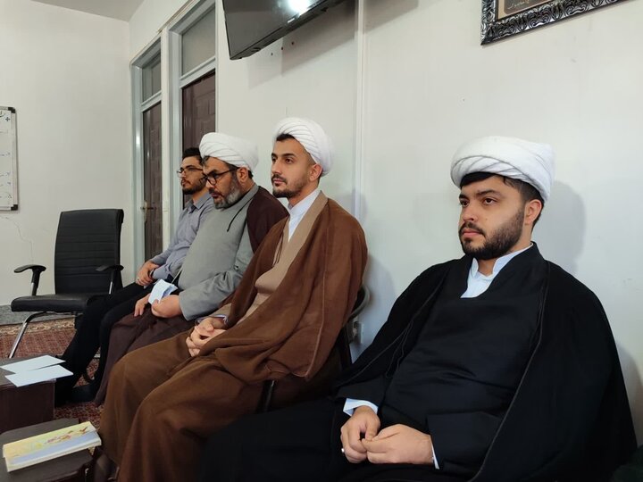 تصاویر/ جلسه همفکری اساتید و طلاب مدرسه علمیه امام رضا علیه السلام میاندوآب با موضوع جهاد تبیین در اجتماعات خیابانی