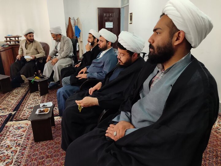 تصاویر/ جلسه همفکری اساتید و طلاب مدرسه علمیه امام رضا علیه السلام میاندوآب با موضوع جهاد تبیین در اجتماعات خیابانی