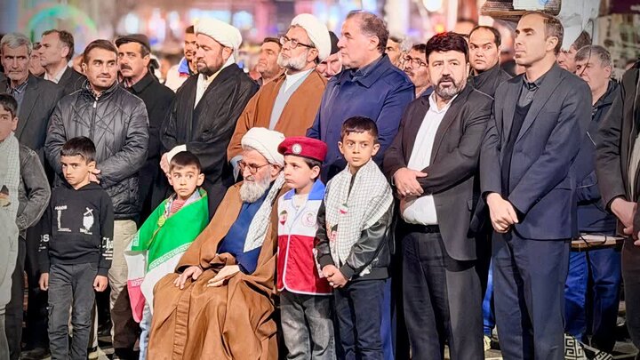 تصاویر/ زنان و مردان شهرستان چالدران پیشگام در هفتاد و دومین تجمع؛ حامی نظام، بیعت‌کننده با رهبری