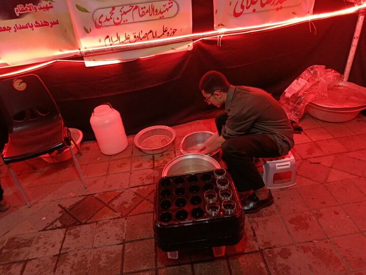 تصاویر/ استمرار فعالیت های موکب مردمی مدرسه علمیه نقده