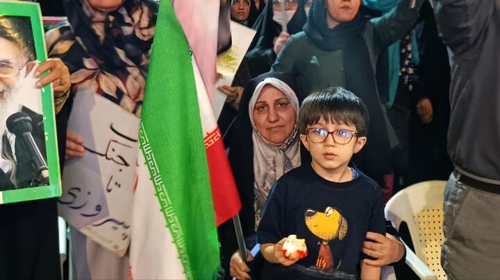 تصاویر/ گوشه‌هایی از تجمع خیابانی «شب‌های اقتدار» توسط مردم گرمسار