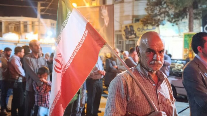 تصاویر/ گوشه‌هایی از تجمع خیابانی «شب‌های اقتدار» توسط مردم گرمسار