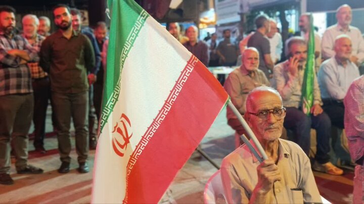 تصاویر/ گوشه‌هایی از تجمع خیابانی «شب‌های اقتدار» توسط مردم گرمسار