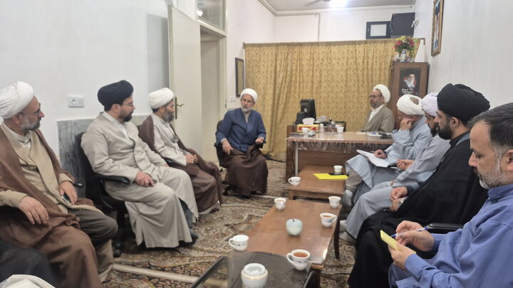 تصاویر/ نشست شورای تهذیب مدرسه علمیه آیت‌الله مدنی کاشانی(ره)