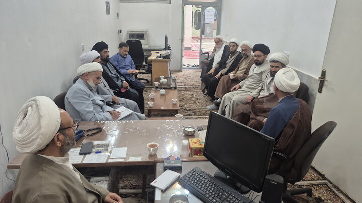 تصاویر/ نشست شورای تهذیب مدرسه علمیه آیت‌الله مدنی کاشانی(ره)
