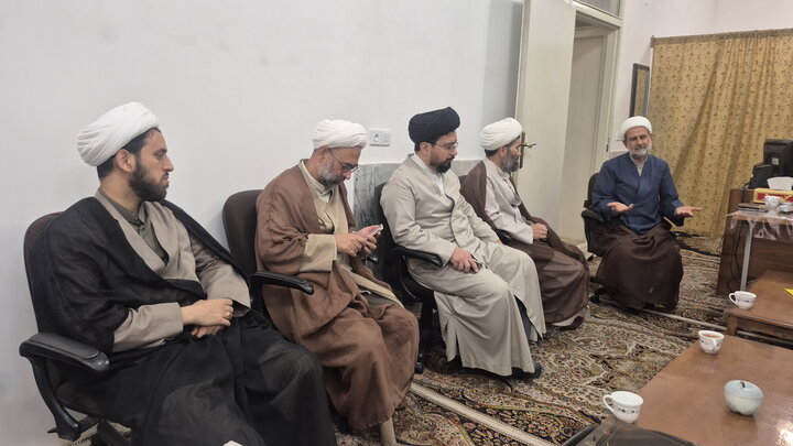 تصاویر/ نشست شورای تهذیب مدرسه علمیه آیت‌الله مدنی کاشانی(ره)