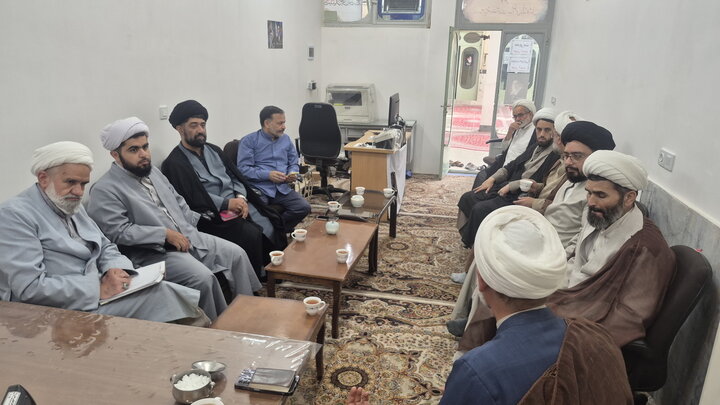 تصاویر/ نشست شورای تهذیب مدرسه علمیه آیت‌الله مدنی کاشانی(ره)