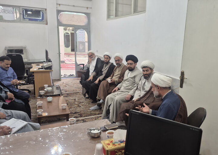 تصاویر/ نشست شورای تهذیب مدرسه علمیه آیت‌الله مدنی کاشانی(ره)