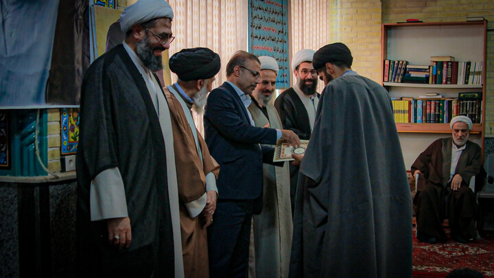 تصاویر/گردهمایی فعالان فرهنگی حماسه حضور در مدرسه علمیه آیت‌الله آخوند همدان برگزار شد
