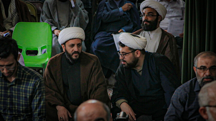 تصاویر/گردهمایی فعالان فرهنگی حماسه حضور در مدرسه علمیه آیت‌الله آخوند همدان برگزار شد