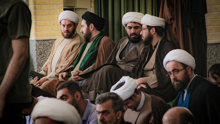 تصاویر/گردهمایی فعالان فرهنگی حماسه حضور در مدرسه علمیه آیت‌الله آخوند همدان برگزار شد