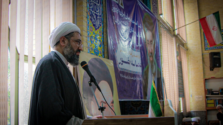 تصاویر/گردهمایی فعالان فرهنگی حماسه حضور در مدرسه علمیه آیت‌الله آخوند همدان برگزار شد