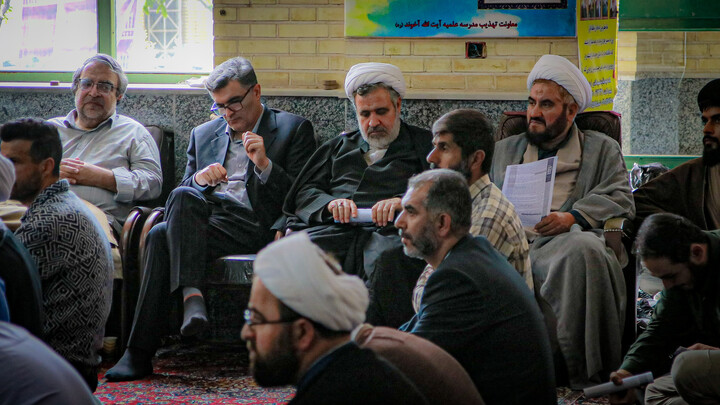تصاویر/گردهمایی فعالان فرهنگی حماسه حضور در مدرسه علمیه آیت‌الله آخوند همدان برگزار شد