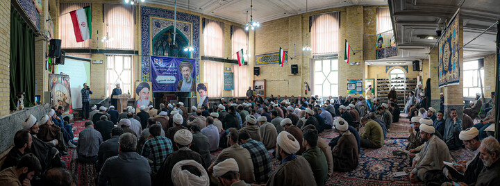 تصاویر/گردهمایی فعالان فرهنگی حماسه حضور در مدرسه علمیه آیت‌الله آخوند همدان برگزار شد