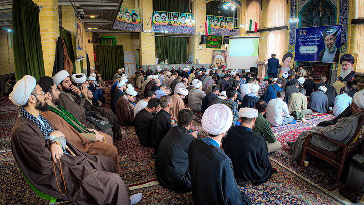 تصاویر/گردهمایی فعالان فرهنگی حماسه حضور در مدرسه علمیه آیت‌الله آخوند همدان برگزار شد