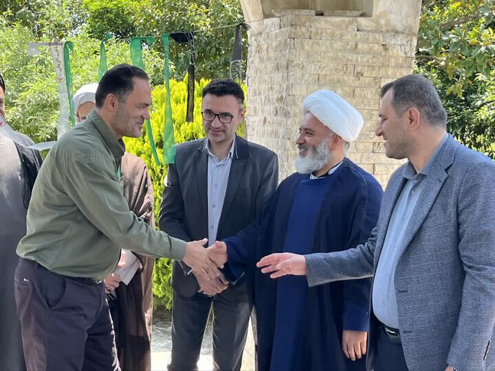 تصاویر/ زیارت اساتید و طلاب «المهدی (ع)» از مزار شهدای گمنام در دانشگاه آزاد اسلامی رامسر