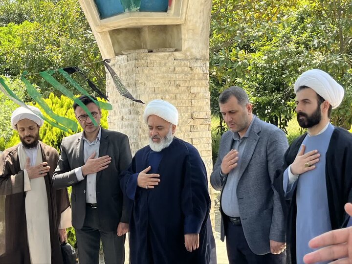 تصاویر/ زیارت اساتید و طلاب «المهدی (ع)» از مزار شهدای گمنام در دانشگاه آزاد اسلامی رامسر