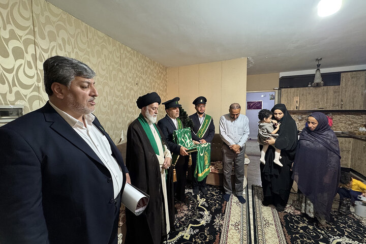 پرچم حرم کریمه اهل‌بیت(س) به منازل شهدای استان هرمزگان رفت