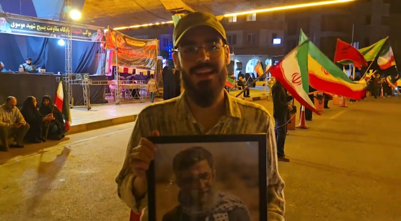فیلم | طلبه جوان: خیابان خط مقدم جبهه برای مردم است / گوش به فرمان رهبر انقلاب هستیم