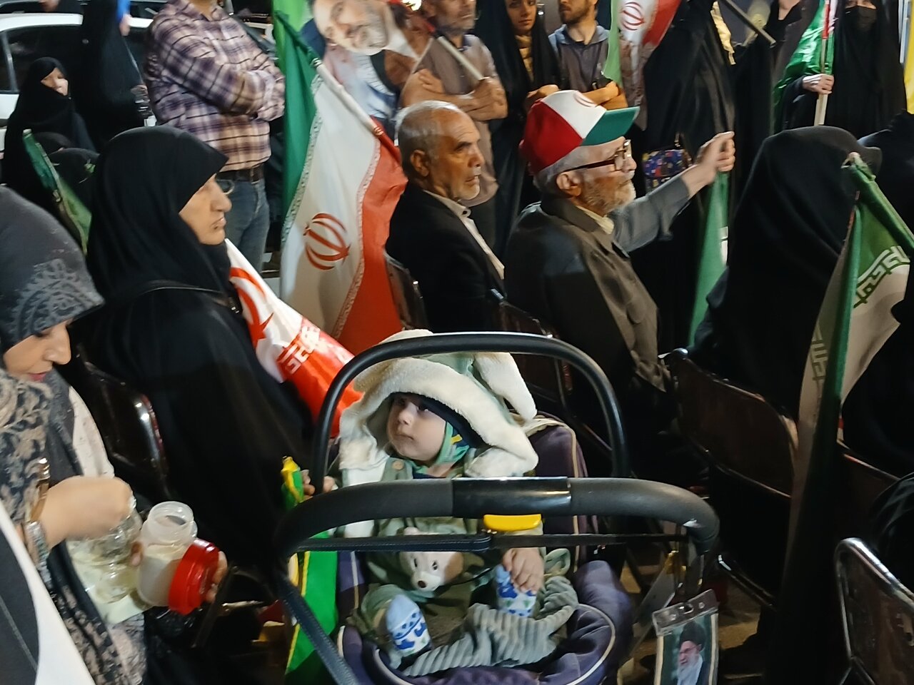 هفتادو دومین حضور مردم مشهد در میدان شریعتی