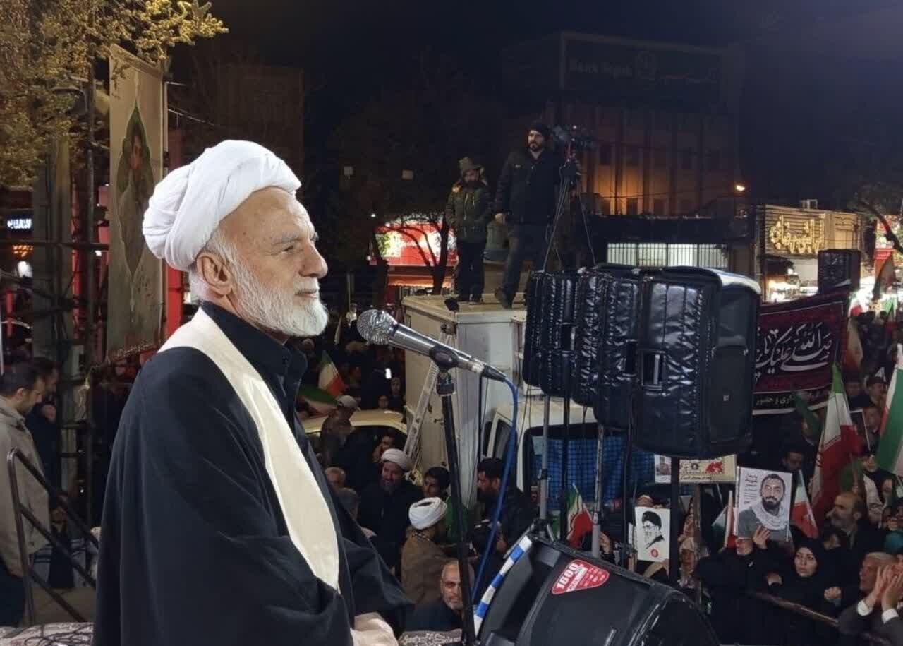 نظامِ اسلامی کی طاقت کا اصل ستون "عوام" ہیں / ہمارا نعرہ قرآن اور راہِ خدا میں موت اور شہادت ہماری آرزو ہے