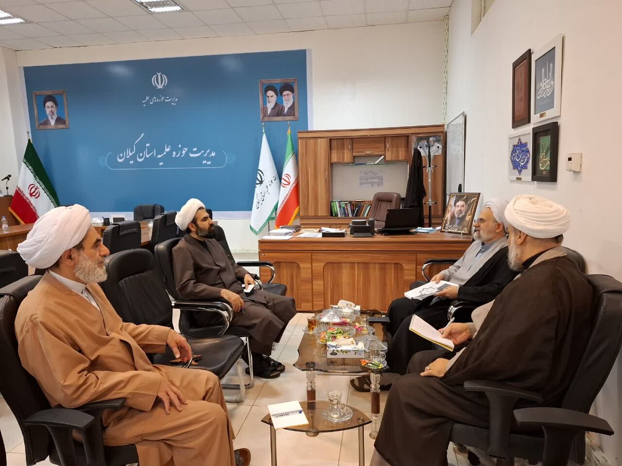 نشست مشترک مدیر حوزه علمیه گیلان با مسئول بنیاد فرهنگی حضرت مهدی موعود(عج) برگزار شد + عکس