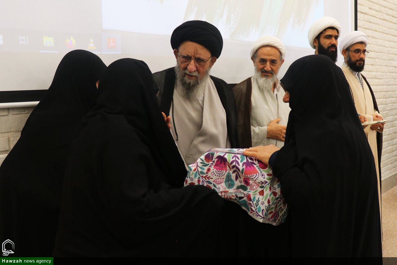 تصاویر / مراسم بزرگداشت شهید مطهری و پاسداشت هفته معلم و کارگر در گرگان