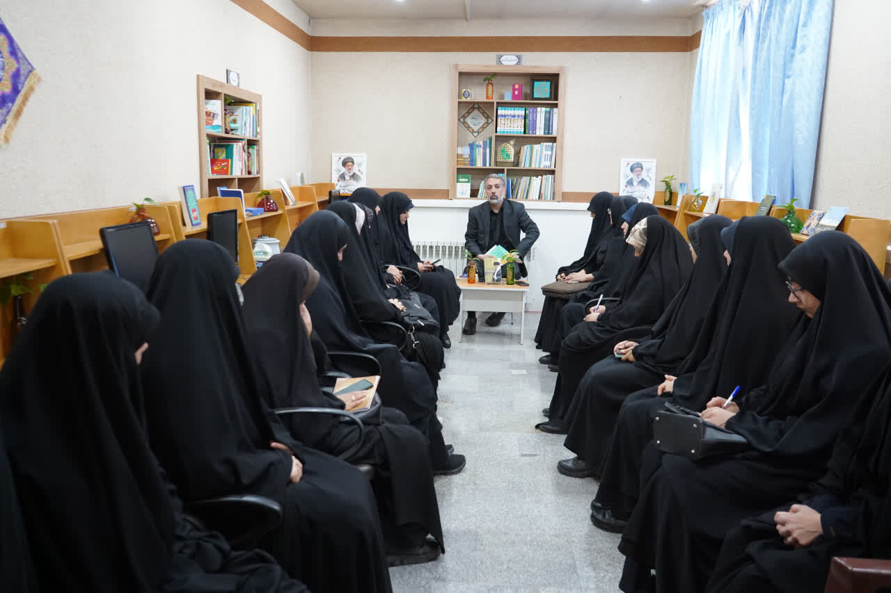 نشست علمی ابعاد حقوق انسانی در تعالیم امام رضا (ع) در مرکز تحقیقات تربیت دینی دانشگاه بین‌المللی امام رضا (ع) 