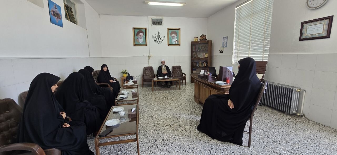 بازدید مدیر حوزه‌ علمیه خواهران یزد از مدرسه علمیه حضرت سیدالشهدا(ع)